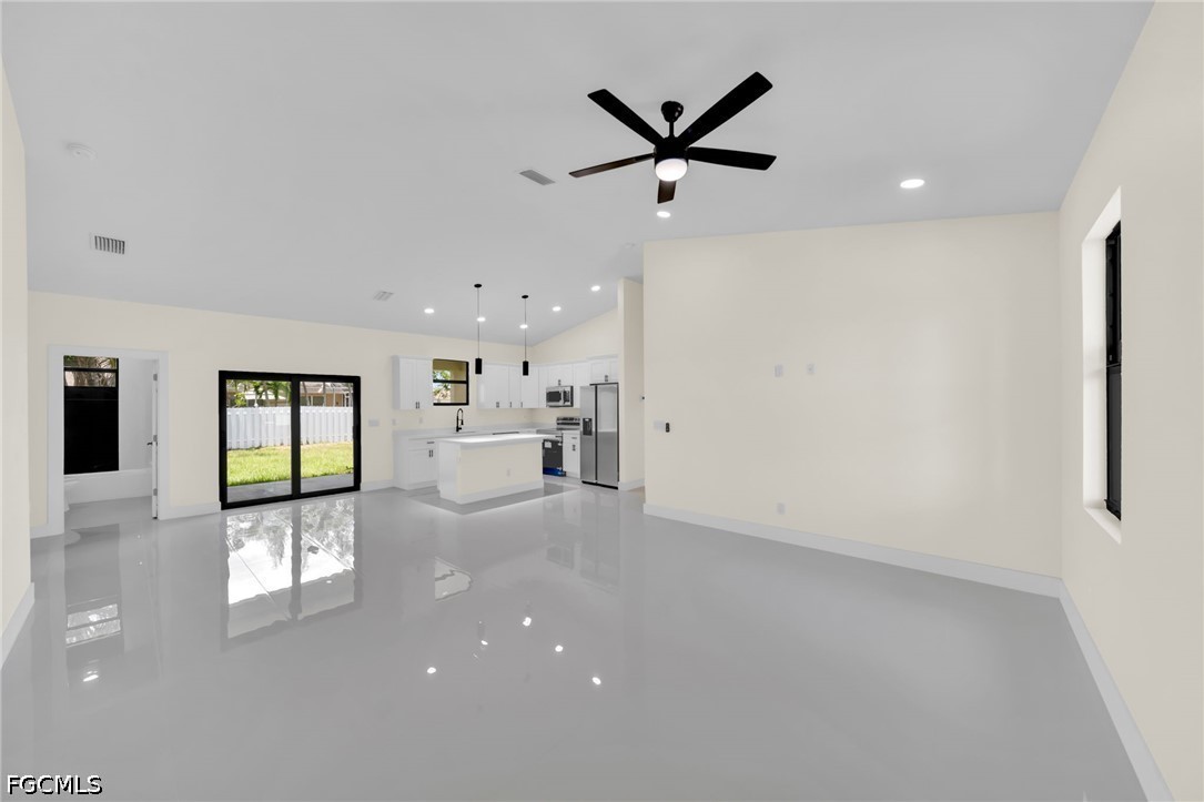 4 Bed SingleFamilyResidence for Sale in Cape Coral, photo 8