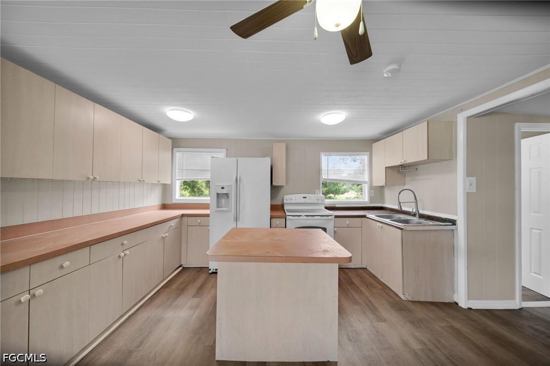 4 Bed SingleFamilyResidence for Sale in Alva, photo 8