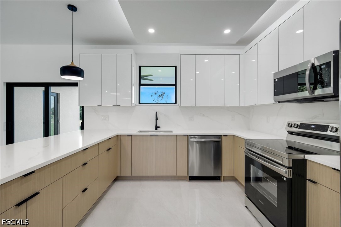 4 Bed SingleFamilyResidence for Sale in Cape Coral, photo 8