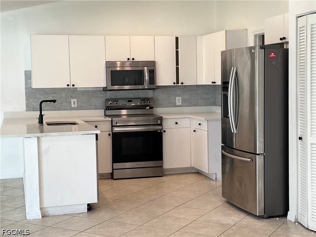 3 Bed SingleFamilyResidence for Sale in Fort Myers, photo 8