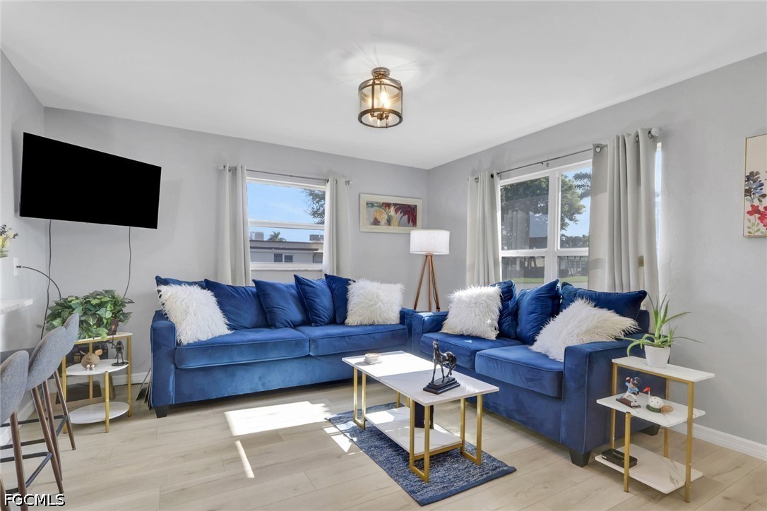 2 Bed Attached for Sale in Fort Myers, photo 8