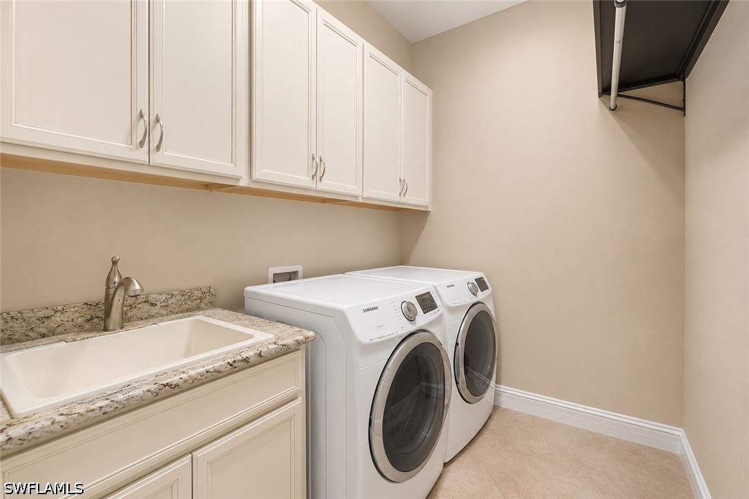3 Bed SingleFamilyResidence for Sale in Naples, photo 8