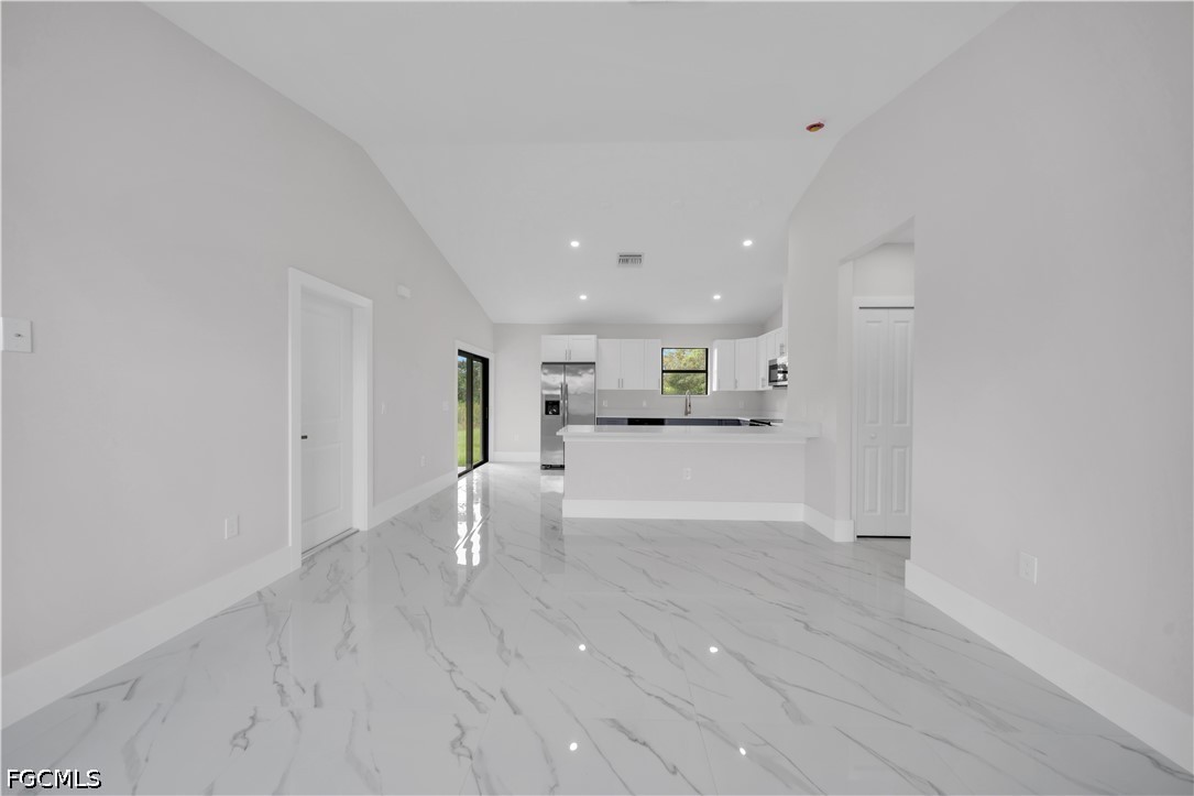 3 Bed SingleFamilyResidence for Sale in Lehigh Acres, photo 8