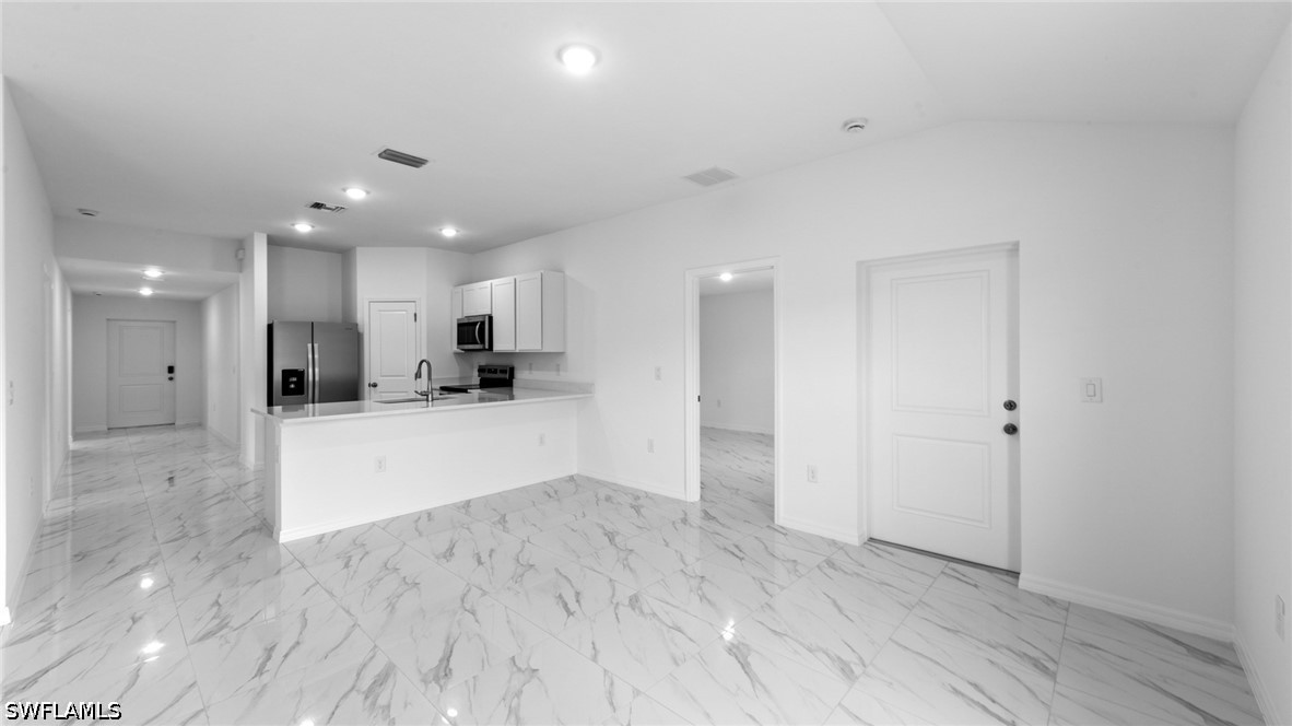 4 Bed SingleFamilyResidence for Sale in Lehigh Acres, photo 8