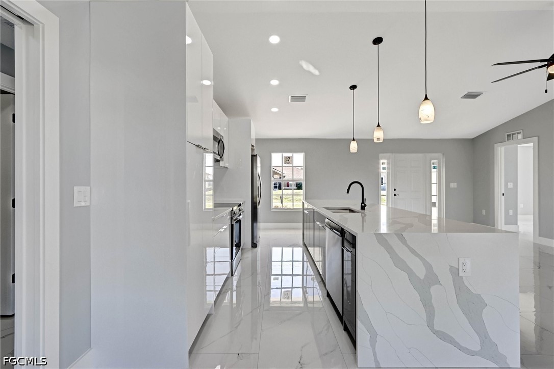 4 Bed Waterfront Home for Sale in Gator Circle, photo 8