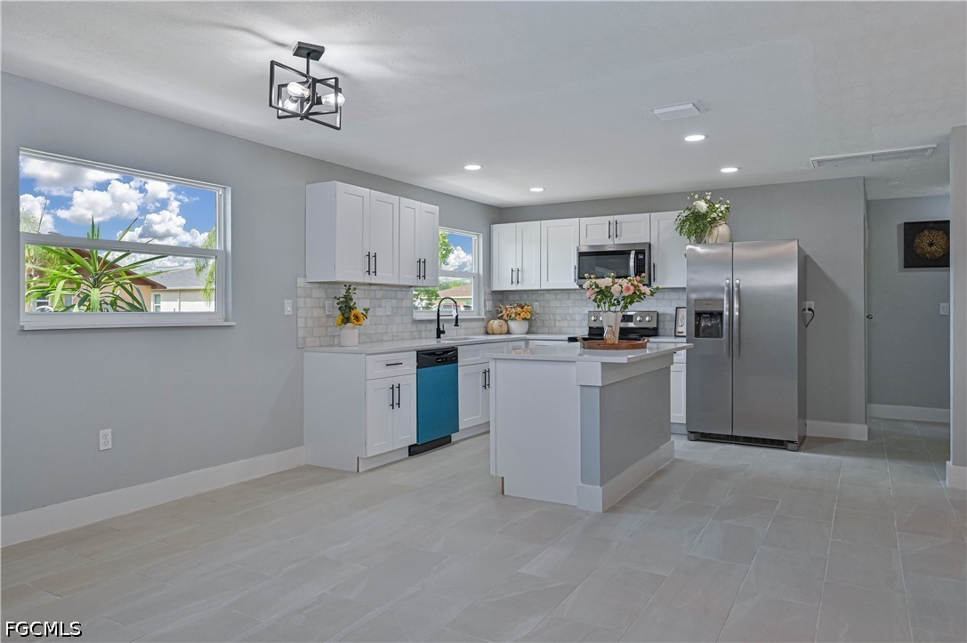 3 Bed SingleFamilyResidence for Sale in Fort Myers, photo 8