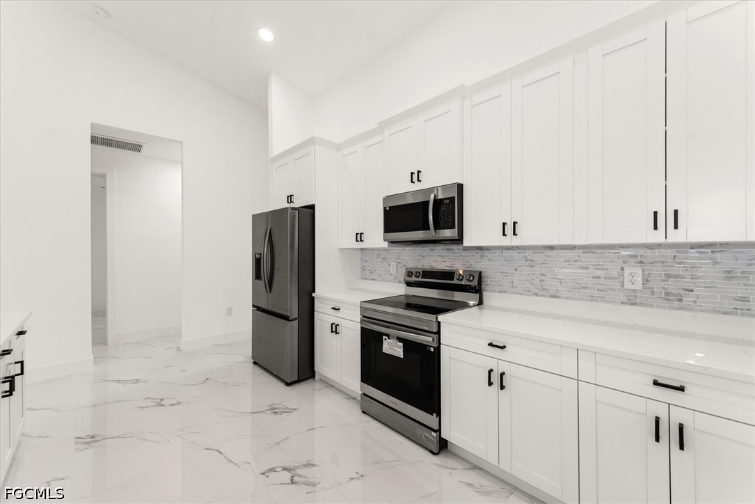 4 Bed SingleFamilyResidence for Sale in Buckingham Park, photo 8