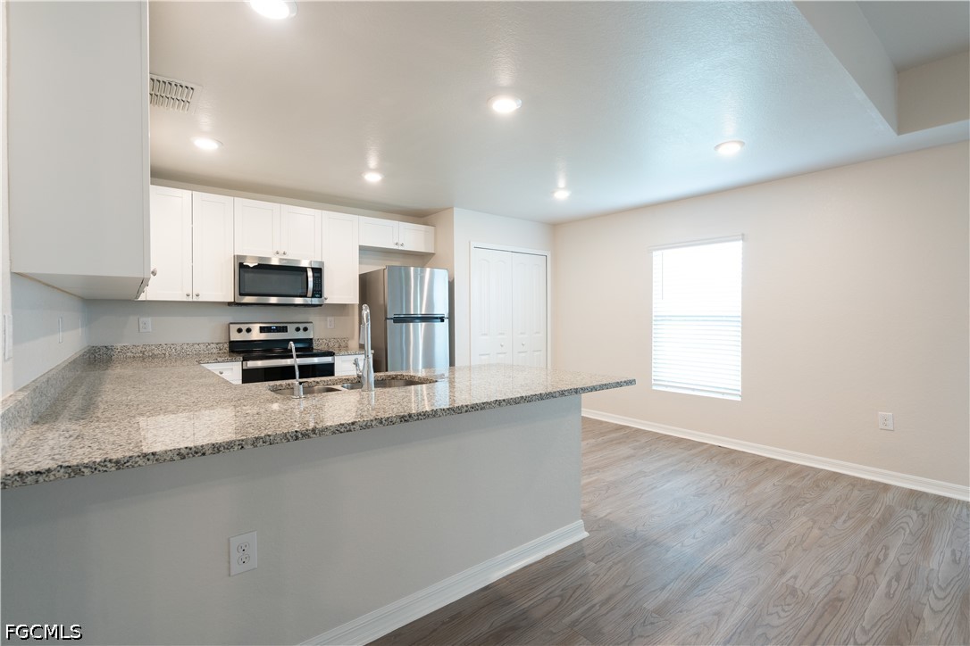 3 Bed SingleFamilyResidence for Sale in Cape Coral, photo 8