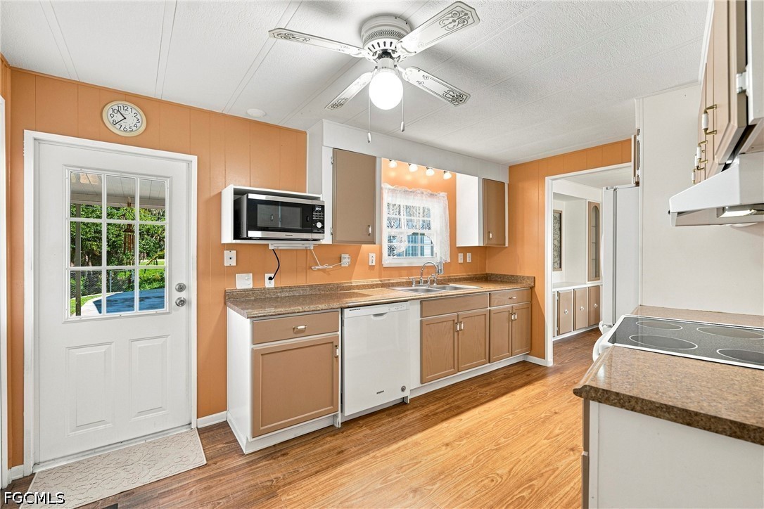 3 Bed ManufacturedHome for Sale in Carriage Village, photo 8