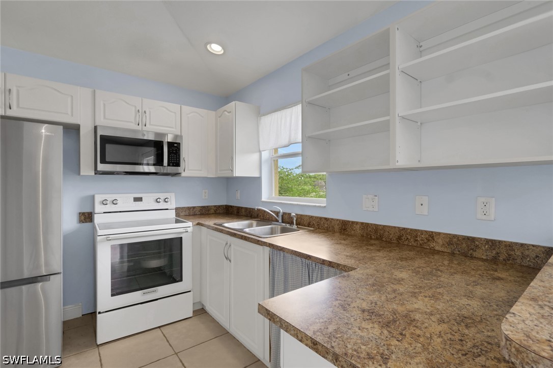 3 Bed SingleFamilyResidence for Sale in Naples, photo 8