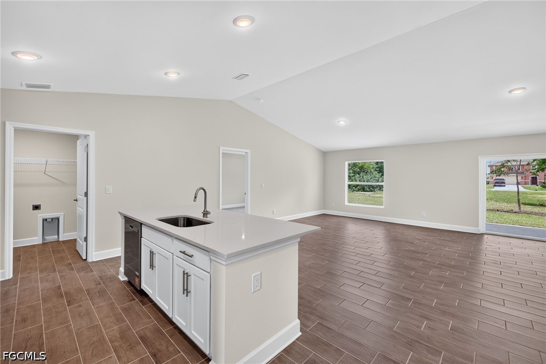 4 Bed SingleFamilyResidence for Sale in Cape Coral, photo 8