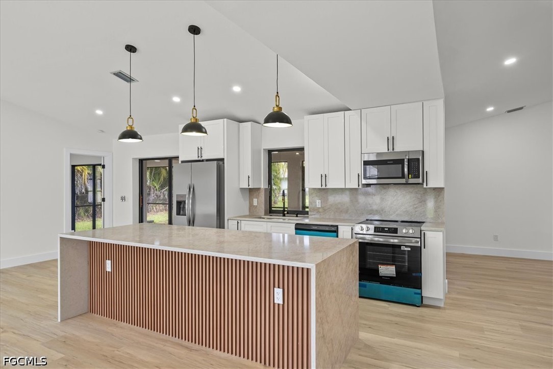 3 Bed SingleFamilyResidence for Sale in Cape Coral, photo 8