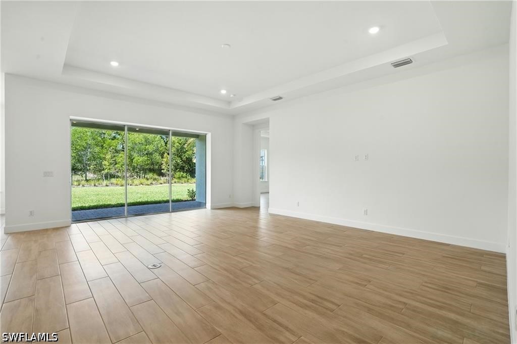 4 Bed SingleFamilyResidence for Sale in Fort Myers, photo 8