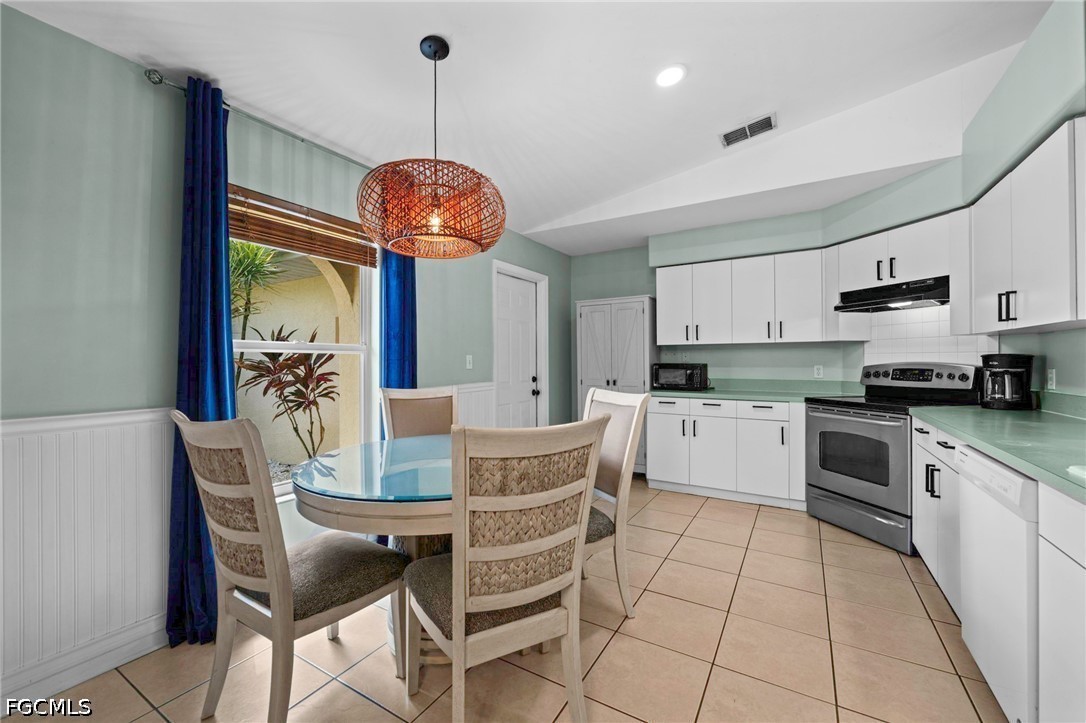 3 Bed Pool Home for Sale in Cape Coral, photo 8
