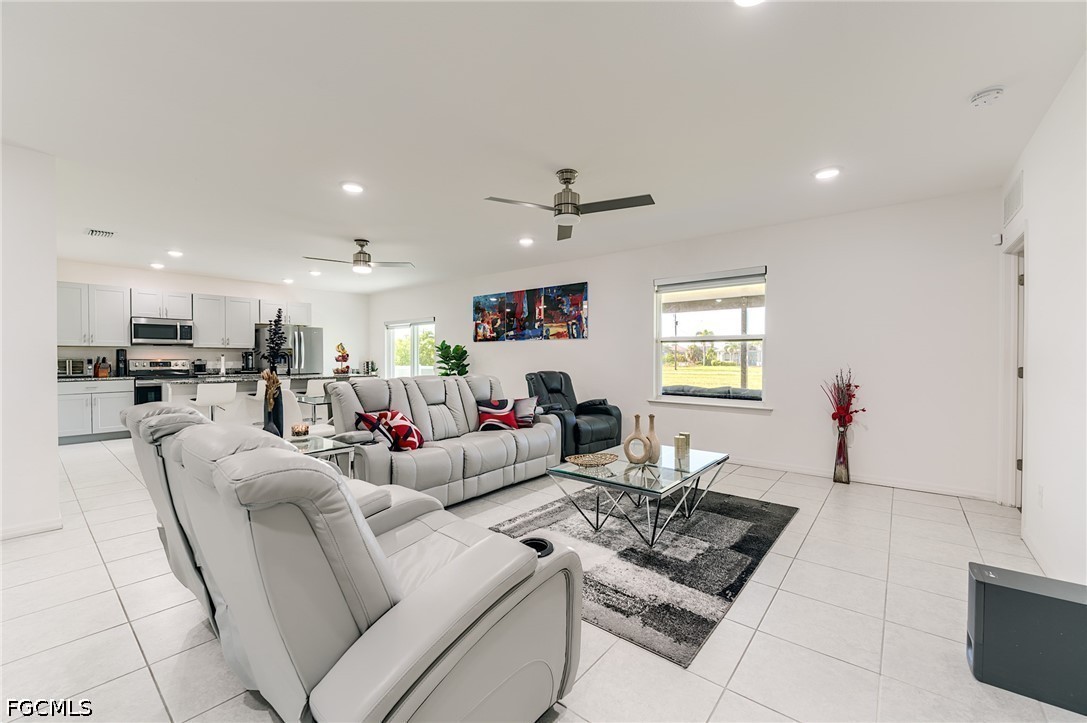 4 Bed SingleFamilyResidence for Sale in Cape Coral, photo 8