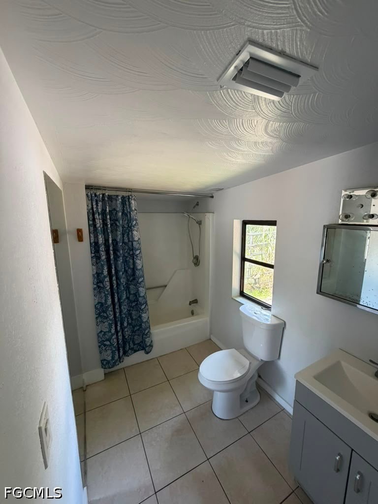 3 Bed SingleFamilyResidence for Sale in Fort Myers, photo 8