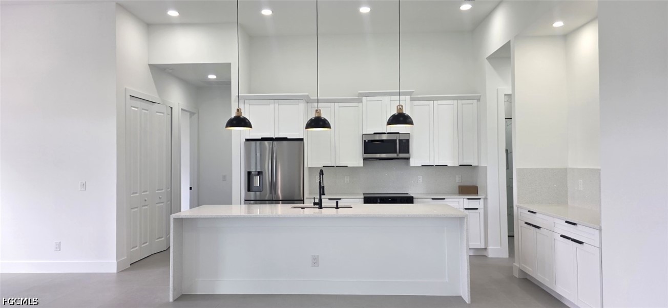 4 Bed SingleFamilyResidence for Sale in Cape Coral, photo 8