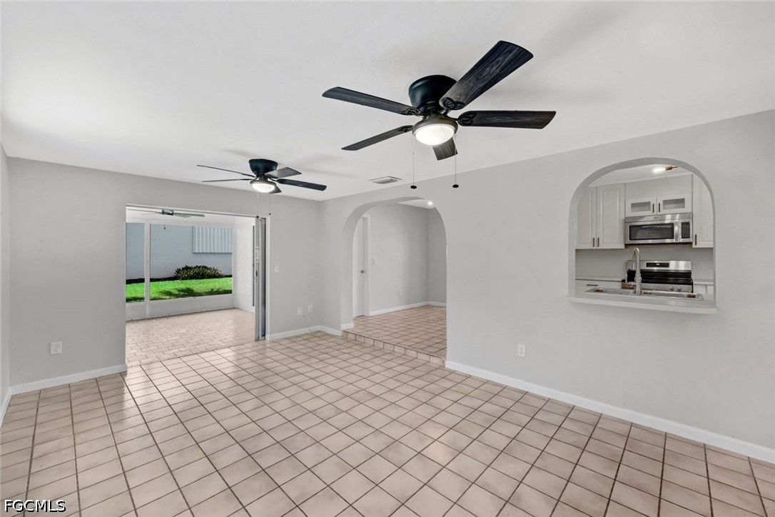 3 Bed SingleFamilyResidence for Sale in Cape Coral, photo 8