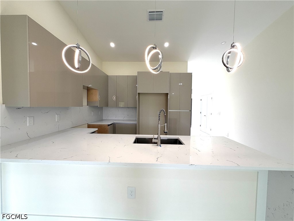 3 Bed SingleFamilyResidence for Sale in Lehigh Acres, photo 8