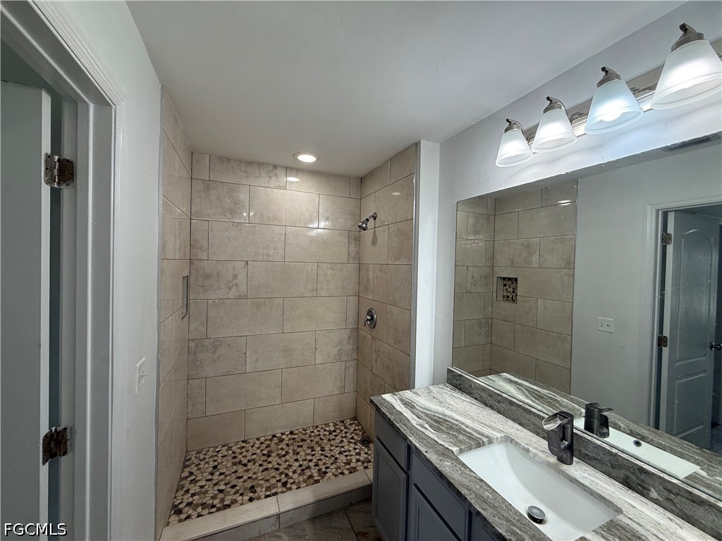 3 Bed SingleFamilyResidence for Sale in Lehigh Acres, photo 8