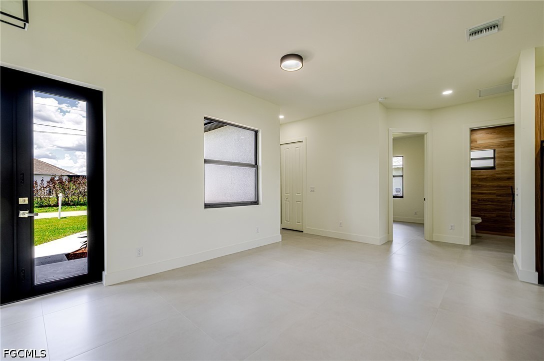 3 Bed SingleFamilyResidence for Sale in Lehigh Acres, photo 8