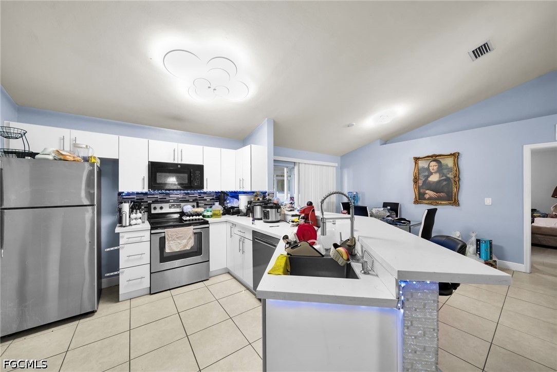 3 Bed SingleFamilyResidence for Sale in Lehigh Acres, photo 8