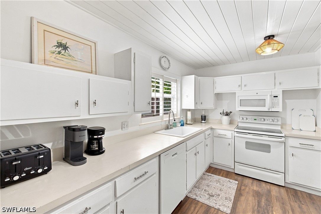 3 Bed SingleFamilyResidence for Sale in Naples, photo 8