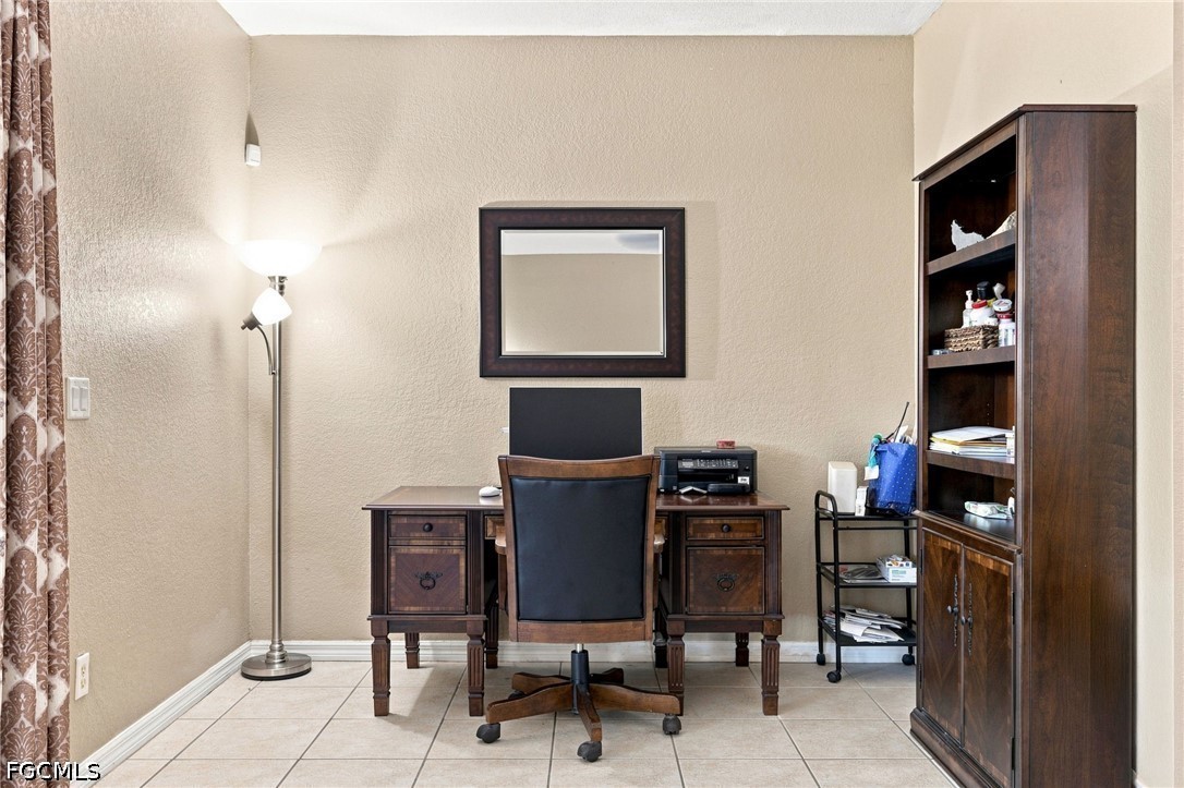 3 Bed SingleFamilyResidence for Sale in Fort Myers, photo 8
