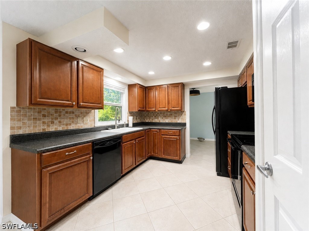 3 Bed SingleFamilyResidence for Sale in Naples, photo 8