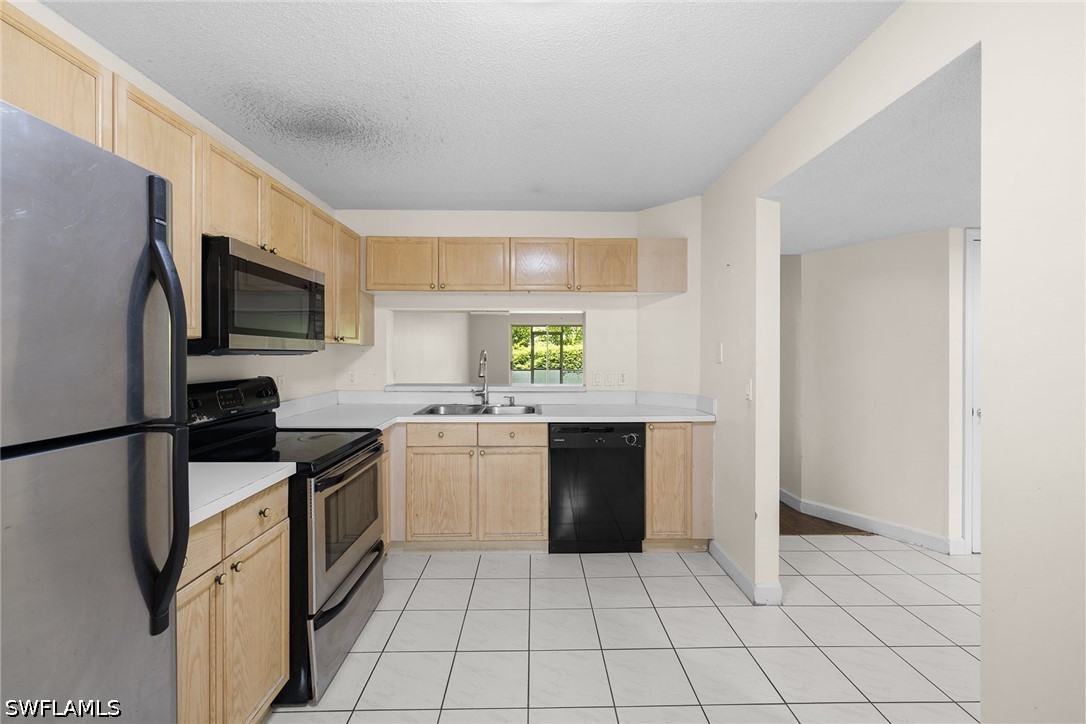 2 Bed Condominium for Sale in Naples, photo 8