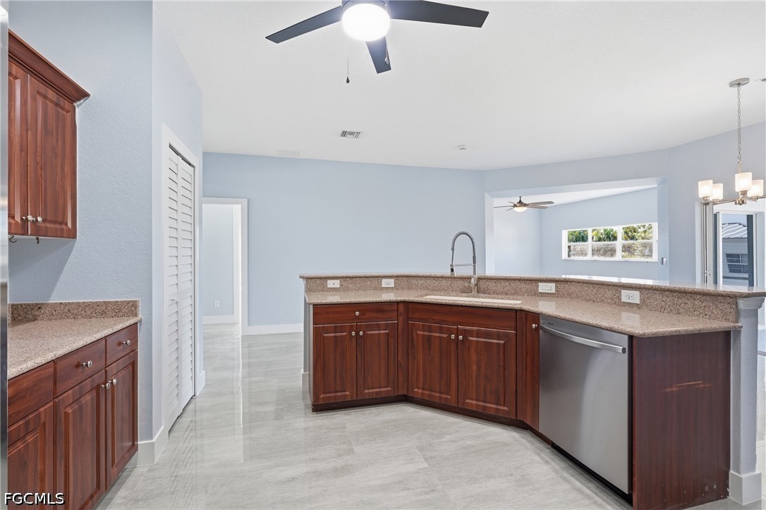 3 Bed SingleFamilyResidence for Sale in Port Labelle, photo 8