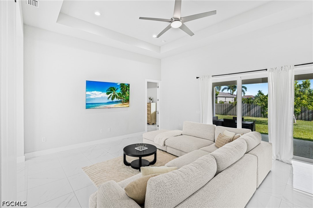 3 Bed SingleFamilyResidence for Sale in Cape Coral, photo 8