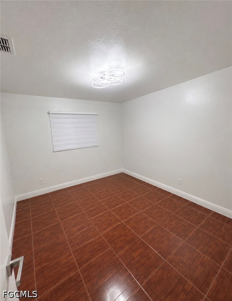 3 Bed SingleFamilyResidence for Sale in Lehigh Acres, photo 8