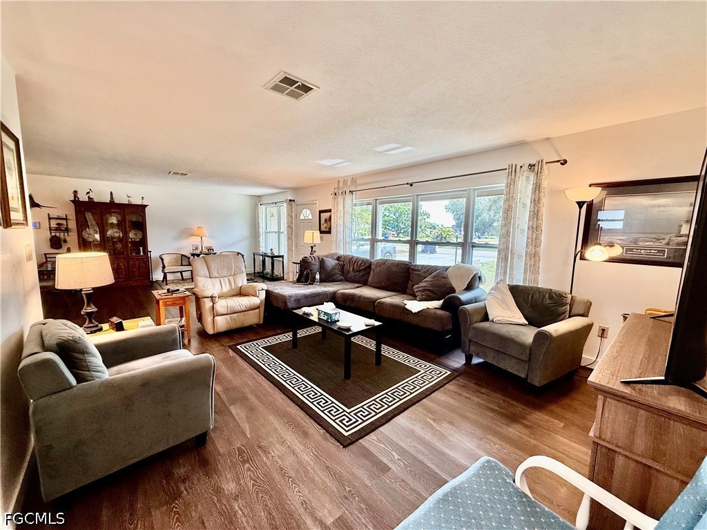 2 Bed SingleFamilyResidence for Sale in Lehigh Acres, photo 8