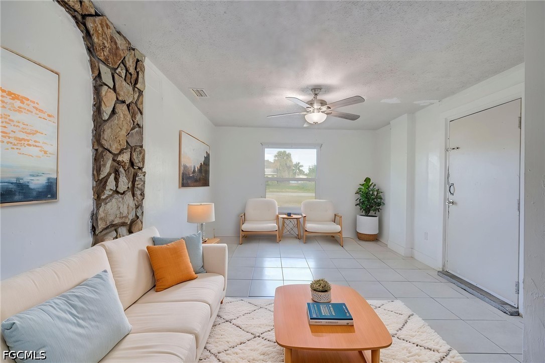 3 Bed SingleFamilyResidence for Sale in Travis Subd, photo 8
