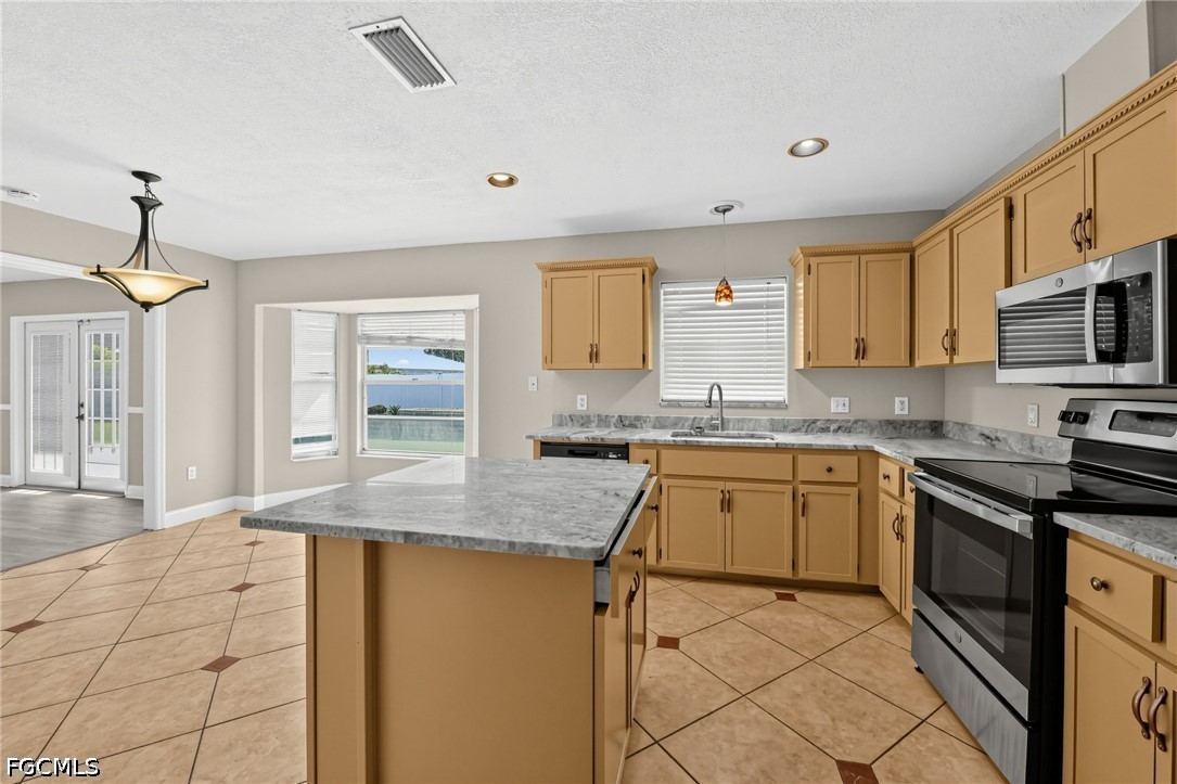 3 Bed Pool Home for Sale in Not Applicable, photo 8