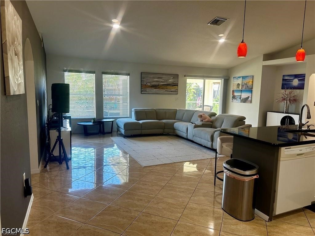 3 Bed Waterfront Home for Sale in Cape Coral, photo 8