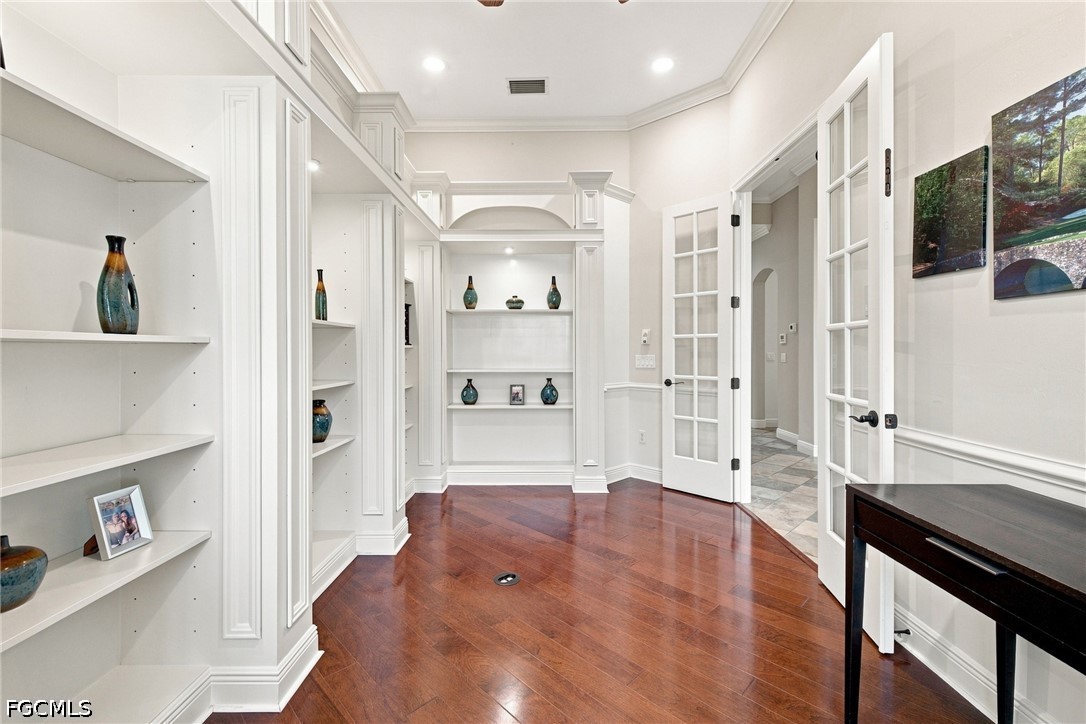 3 Bed Pool Home for Sale in Country Club, photo 8