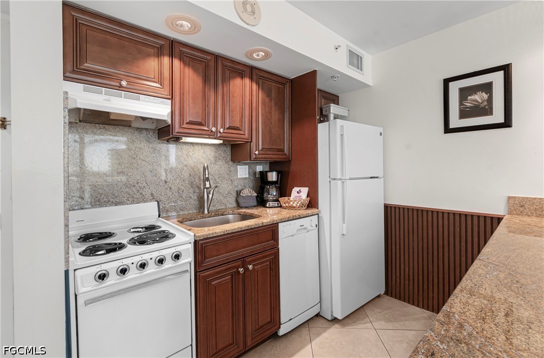 1 Bed Waterfront Home for Sale in Bonita Springs, photo 8