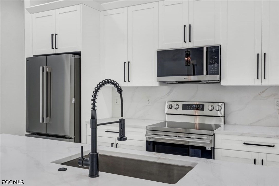 4 Bed SingleFamilyResidence for Sale in Lehigh Acres, photo 8