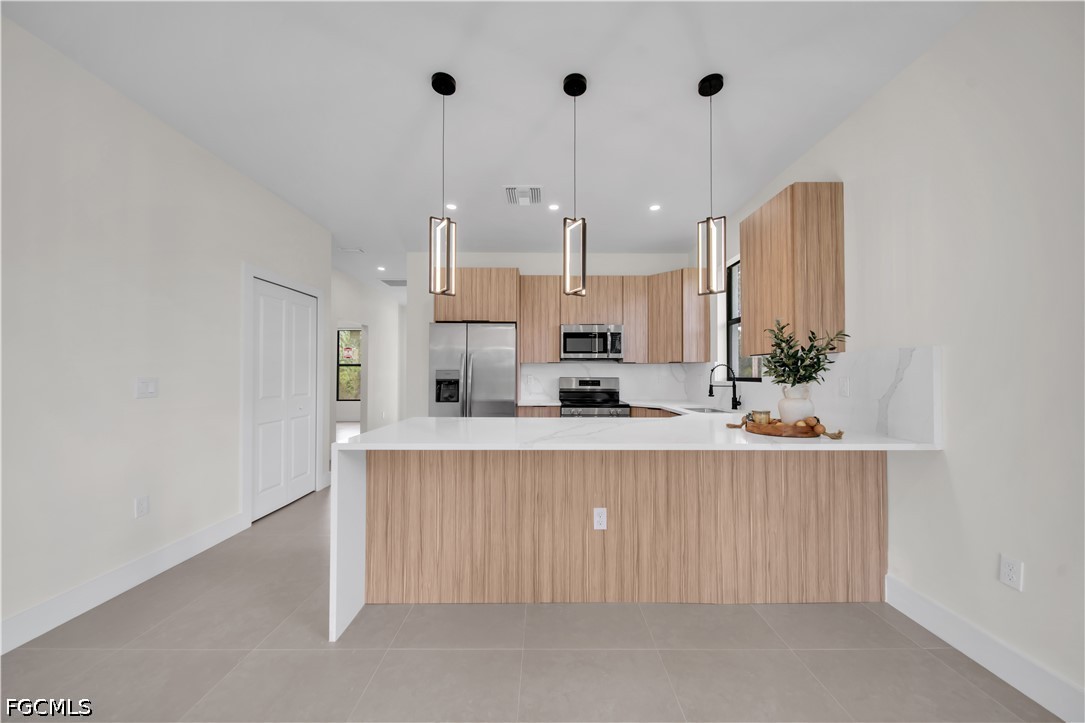 3 Bed SingleFamilyResidence for Sale in Lehigh Acres, photo 8