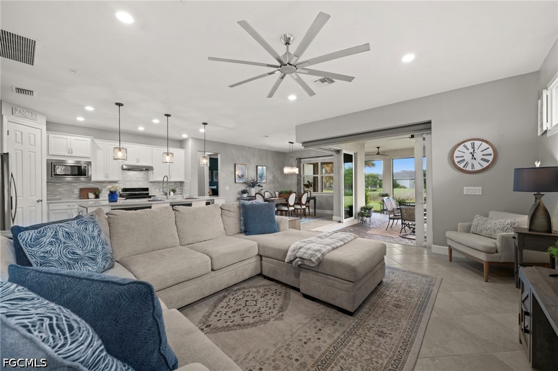 3 Bed Waterfront Home for Sale in Parkside, photo 8