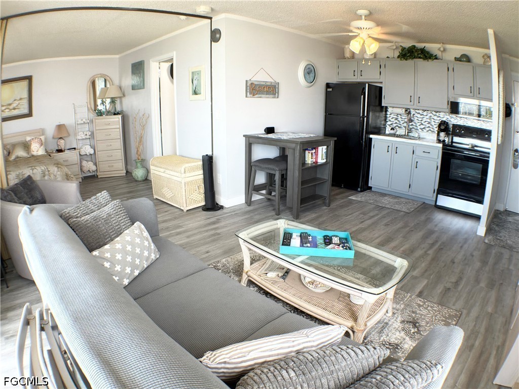 1 Bed Waterfront Home for Sale in Fort Myers Beach, photo 8