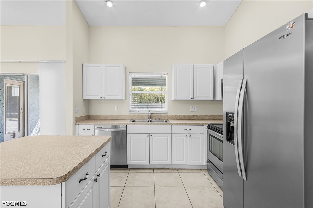 4 Bed SingleFamilyResidence for Sale in Cape Coral, photo 8