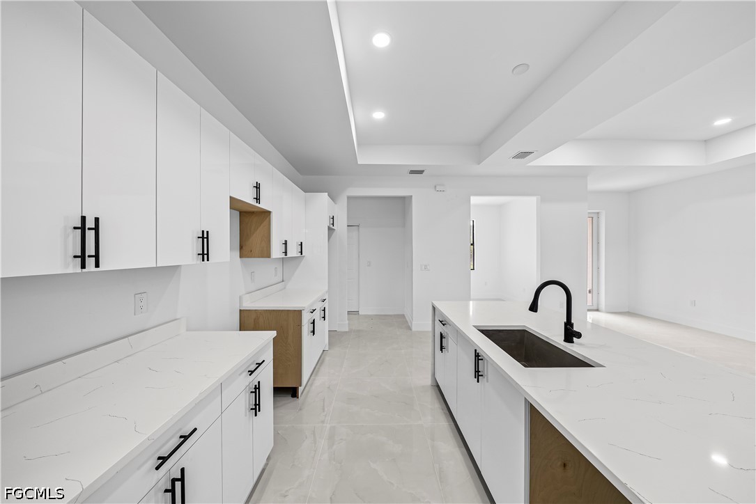 3 Bed SingleFamilyResidence for Sale in Lehigh Acres, photo 8