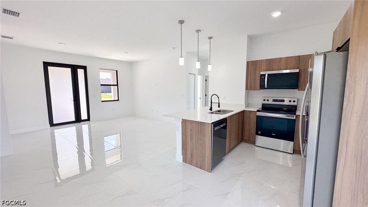 3 Bed SingleFamilyResidence for Sale in Lehigh Acres, photo 8