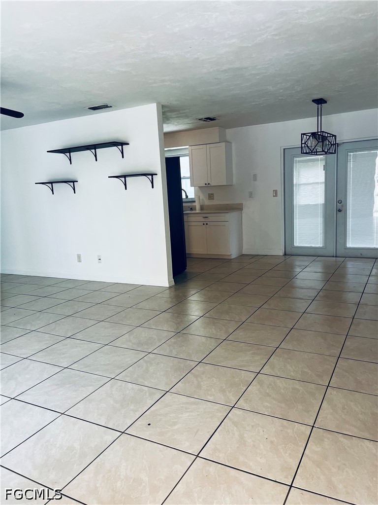 3 Bed SingleFamilyResidence for Sale in Lehigh Acres, photo 8