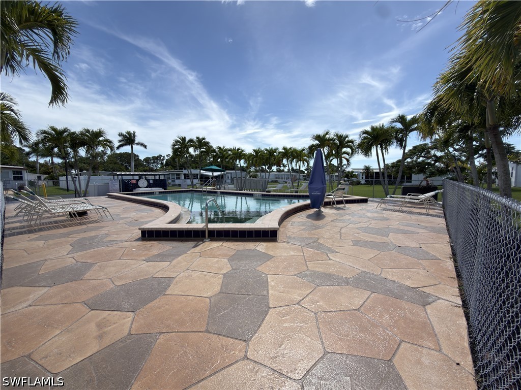 2 Bed ManufacturedHome for Sale in Naples, photo 8