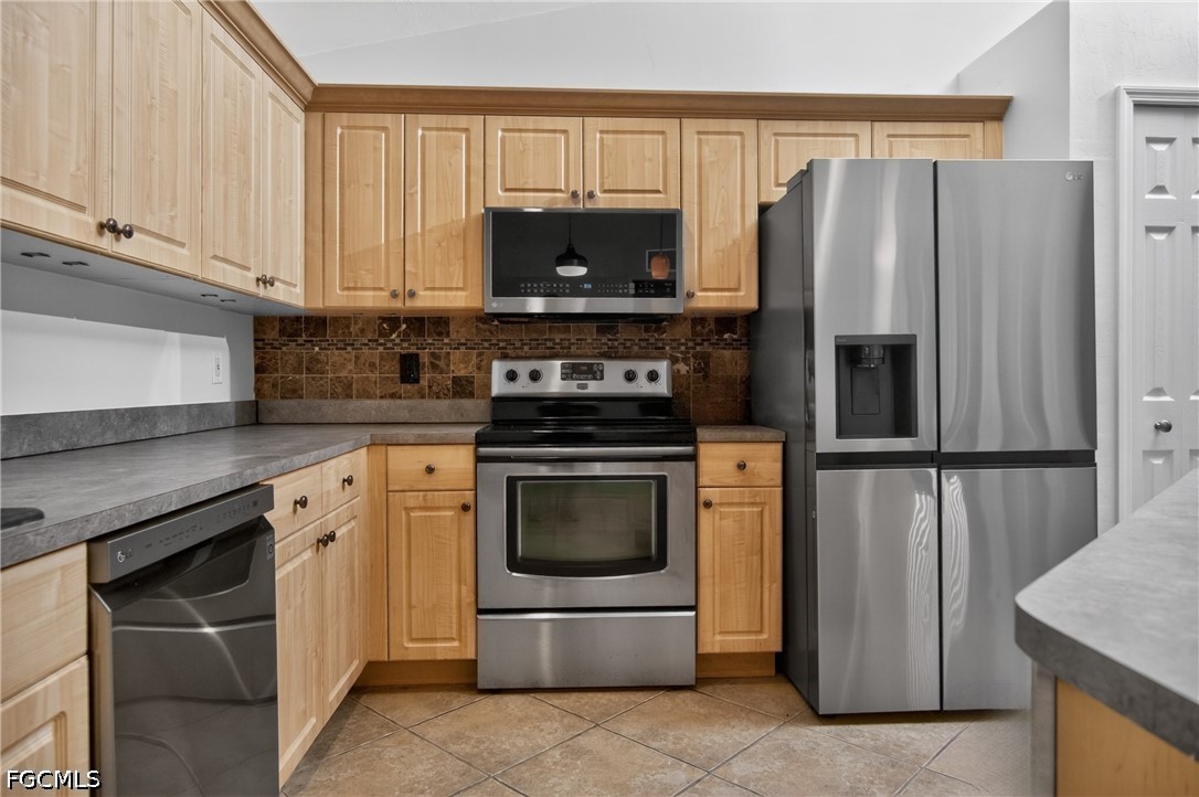 3 Bed SingleFamilyResidence for Sale in Bonita Springs, photo 8