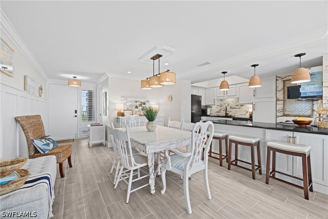 2 Bed Pool Home for Sale in Naples Continental, photo 8